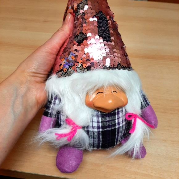 “Pretty in Pink” Gnome - Picture 9 of 10